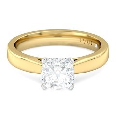 The Splendente Cushion Cut Diamond Ring in 18kt Yellow Gold