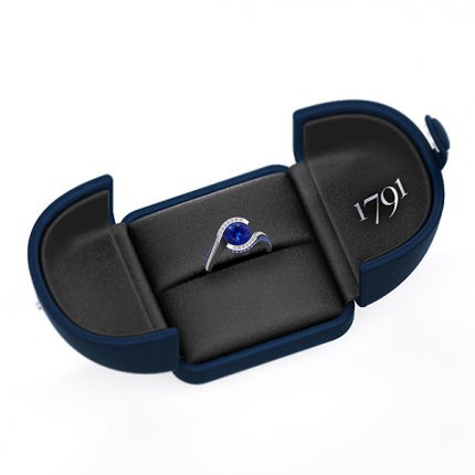 Sapphire Ring White Gold Kya - Box View